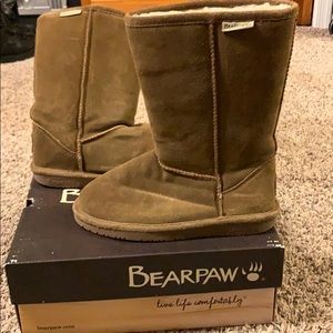 Girls bearpaw boots size 5